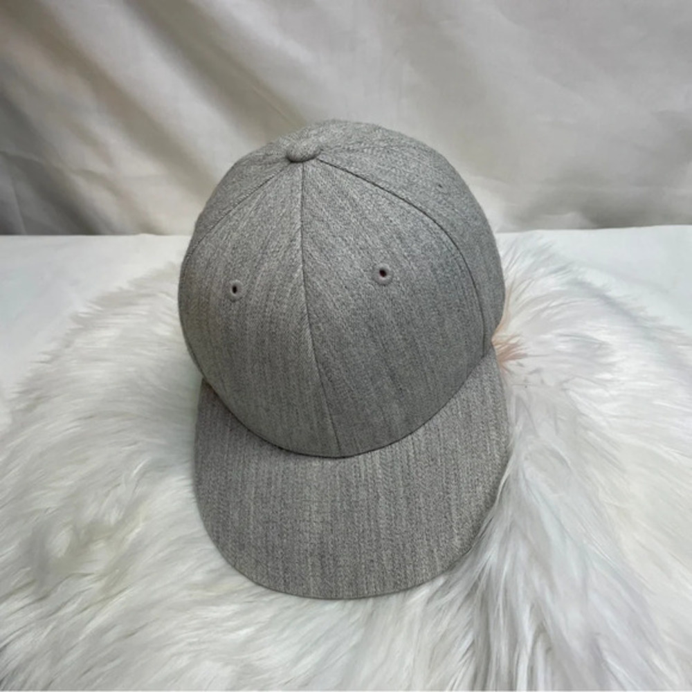 Sm flex fit light gray plain hat